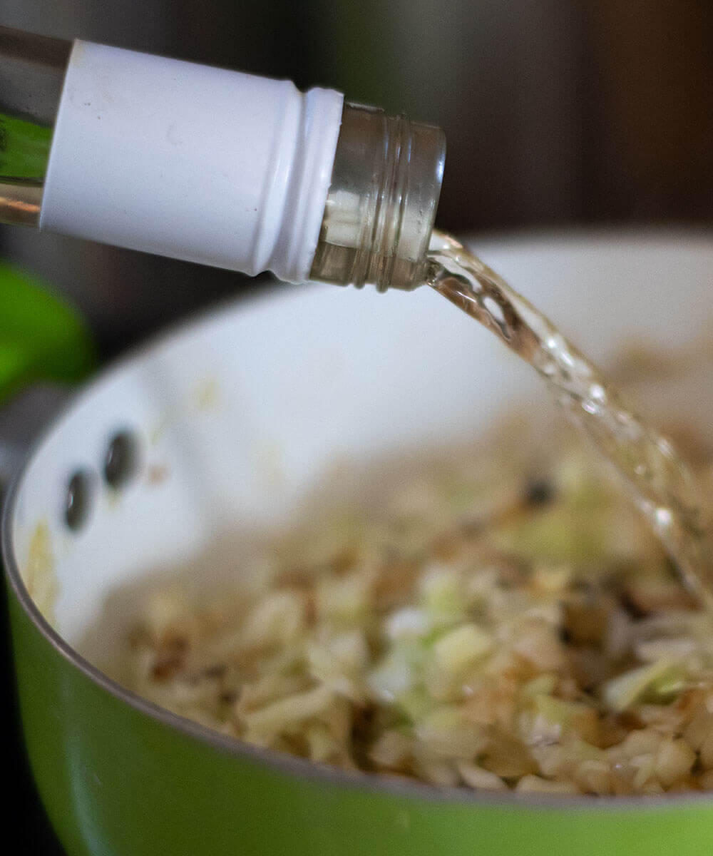 Fleckerl mit Cider aufgießen